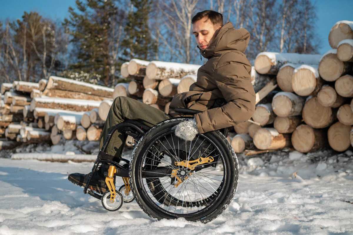 Инвалидная коляска для зимы: что важно учитывать при выборе и эксплуатации Инвалидная коляска для зимы: что важно учитывать при выборе и эксплуатации